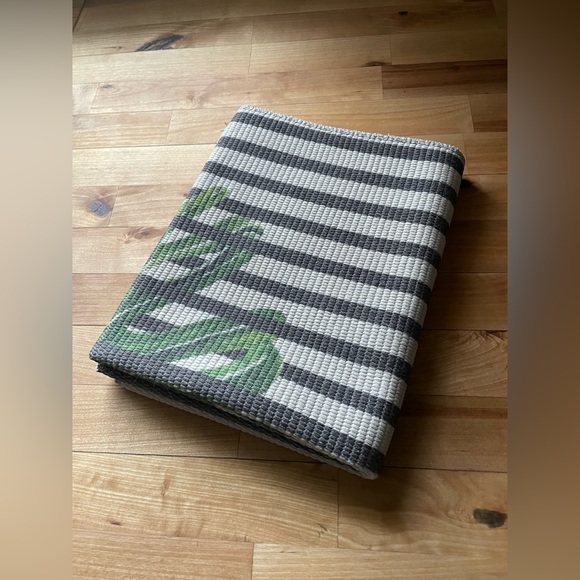 Plant Rug - Picture 4 of 8